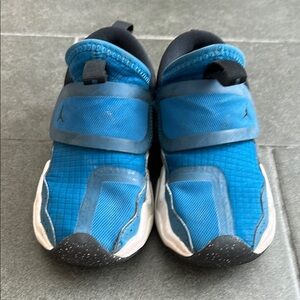 Jordan sneaker in blue size 9